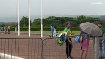 فيديو: البرازيل.. جايير بولسونارو يودّع مناصريه بالدموع