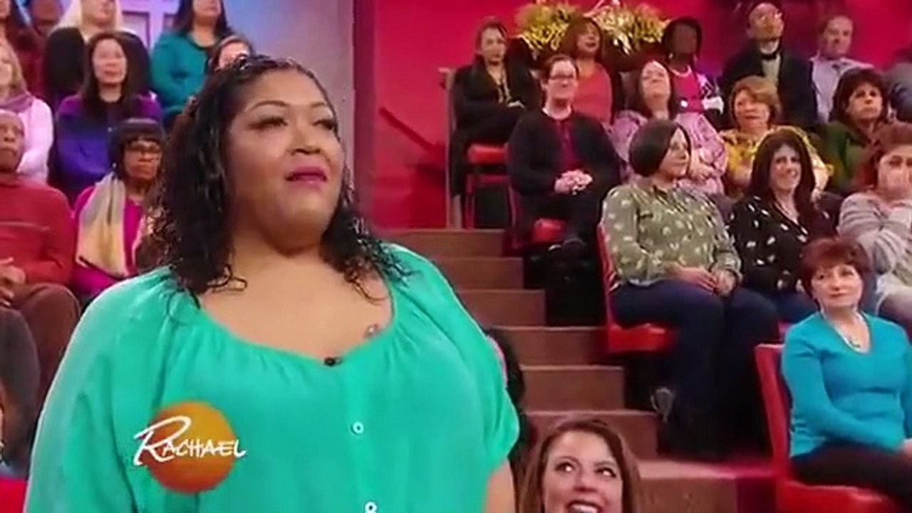 Rachael Ray - Se13 - Ep133 - Rach's Buffalo Chicken Paillard with Blue Cheese Crumbles - How To Actually Rock Mom Jeans HD Watch