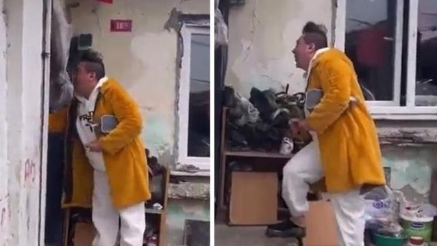 Murat Övüç yardım videosu İZLE! (VİDEO) Murat Övüç para yardım videosu! İhtiyaç sahibi aileye yardım eden Murat Övüç, o anları paylaştı!