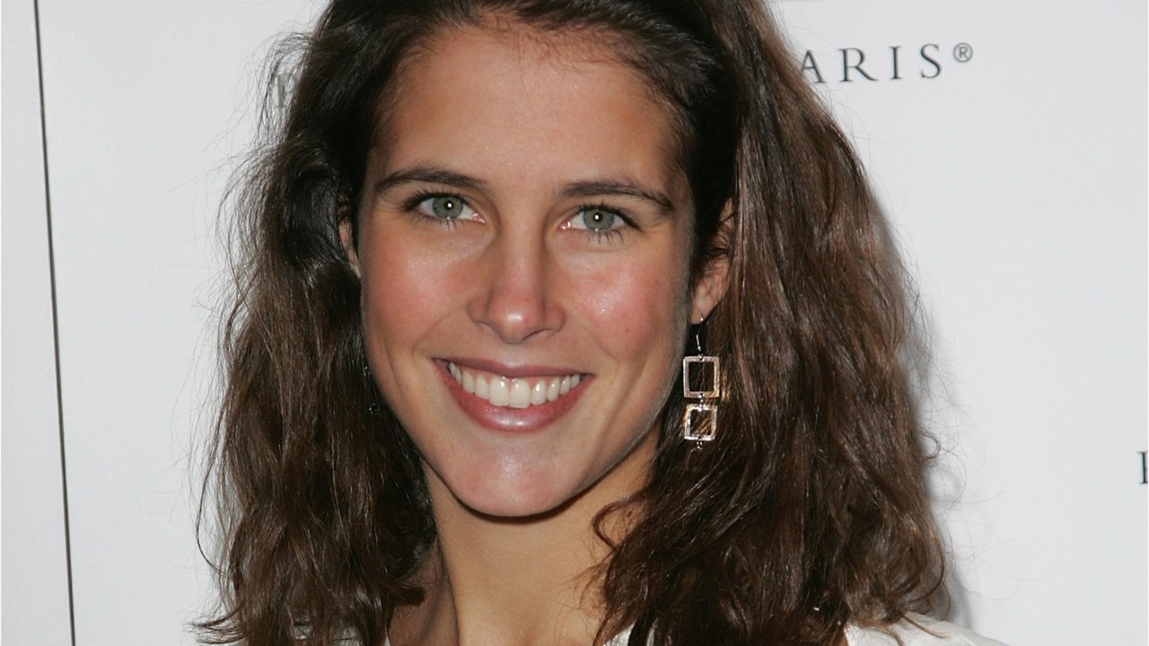 GALA VIDÉO - “Finir l’année en beauté” : Clémence Castel embrasse sa compagne, cette tendre vidéo