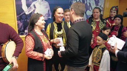 Πρωτοχρονιάτικα κάλαντα στον πρόεδρο του ΠΑΣΟΚ  Νίκο Ανδρουλάκη