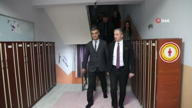 Pansiyonlarda kalan öğrenciler müzik eşliğinde stres atıyor