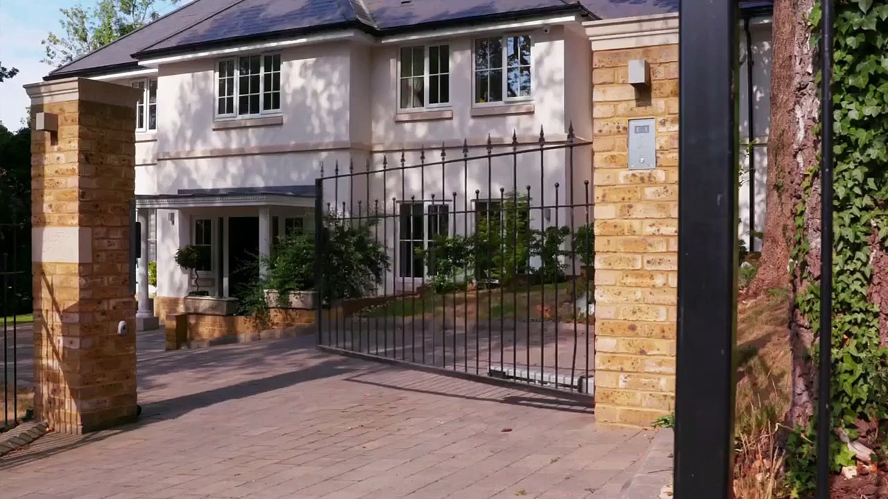 Rich House, Poor House - Se5 - Ep01 HD Watch