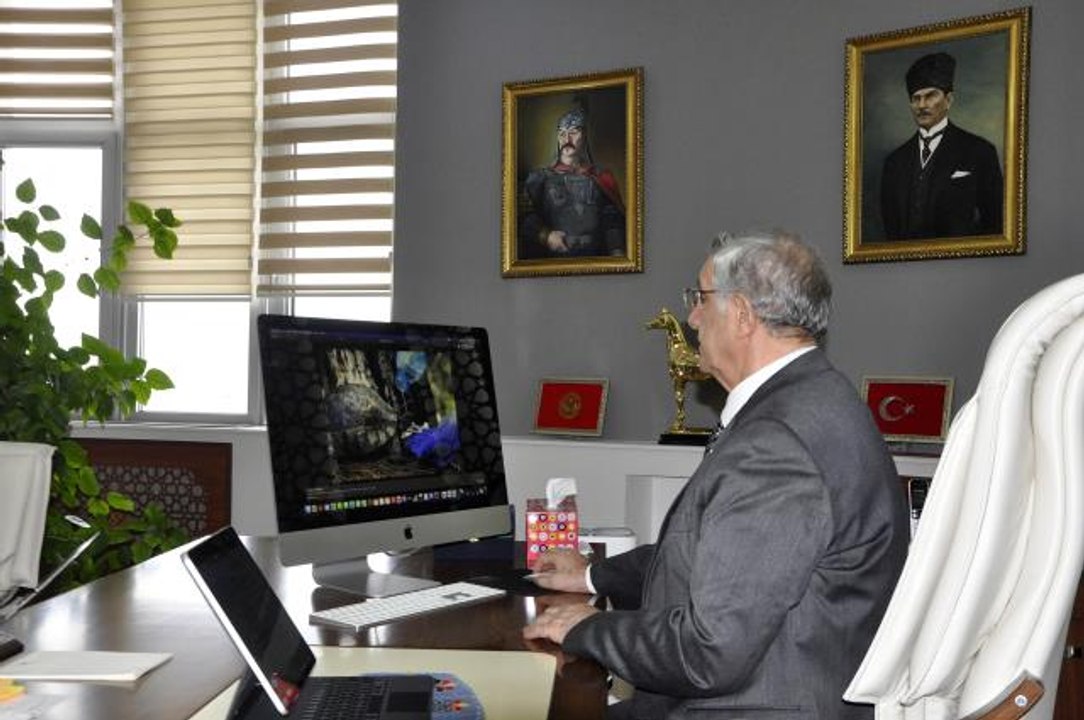 Kırgızistan-Türkiye Manas Üniversitesi Rektörü, AA'nın "Yılın Fotoğrafları" oylamasına katıldı