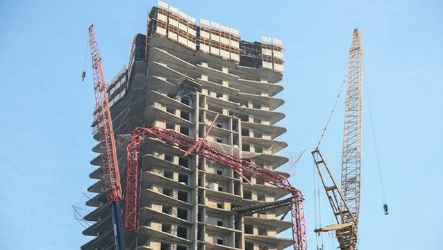 İzmir'deki faciaya ilişkin inşaat sahibi yurt dışına çıkarken havaalanında yakalandı, vinç şirketi sahibi her yerde aranıyor