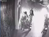 Video: Captan el atentado contra tres motocicletas por efectivos policías tras dura represión en Santa Cruz   