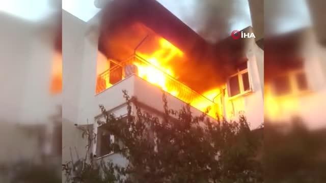 3'üncü kattaki daire alev topuna döndü, mahalleli sokağa döküldü