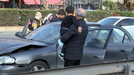 PENDİK'TE ZİNCİRLEME TRAFİK KAZASI BİRİ BEBEK İKİ YARALI
