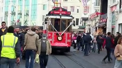 Taksim'de 'yılbaşı' hazırlıkları: İstiklal'e çıkan yollar kapatıldı