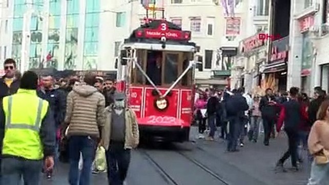 Taksim'de 'yılbaşı' hazırlıkları: İstiklal'e çıkan yollar kapatıldı