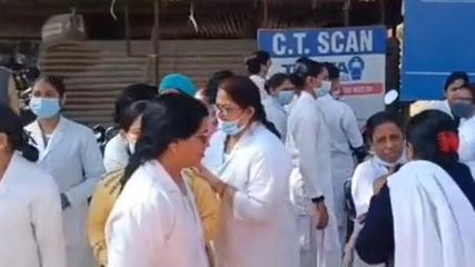 खरगोन:जिला अस्पताल में मचा बवाल, स्टाफ के दो पक्षों में मारपीट,जानिए पूरा मामला