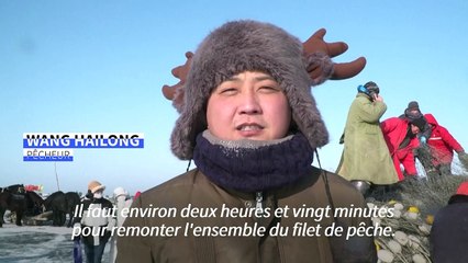 La tradition de la pêche sur glace au coeur d'un festival dans le nord-est de la Chine