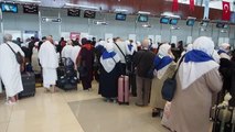 BALIKESİR - Koca Seyit Havalimanı'ndan umre seferleri iki yıl aradan sonra başladı