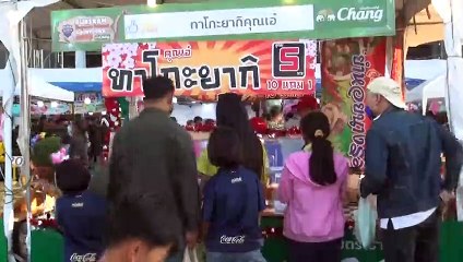 สนามช้างอารีนาคึกคัก นักท่องเที่ยวนับหมื่นแห่ร่วม "เคาท์ดาวน์" ปีใหม่ 2566