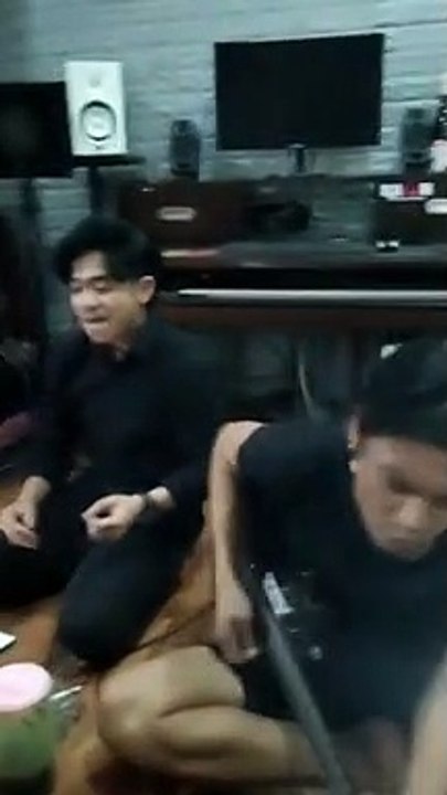 Charly ngedangdut