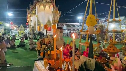 ชาวพิจิตรนับพันคนร่วม "สวดมนต์ข้ามปี" เพื่อความเป็นสิริมงคลรับ ปีใหม่ 2566