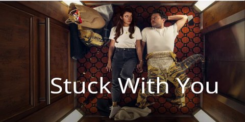 فيلم Stuck With You 2022 مترجم – كوميديا رومانسية ممتعة بمناسبة رأس السنة 🎉