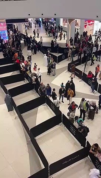 Crowd at Dubai Mall on NYE