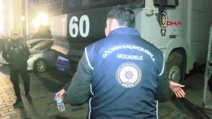 İSTANBUL-TAKSİM'DE YILBAŞI DENETİMİ: 60 KAÇAK GÖÇMEN YAKALANDI