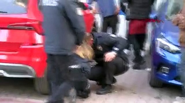 Adana'da otomobilin altına giren kadın polise 2 saat direndi