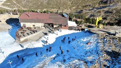 Uludağ'da suni kar yağışı başladı
