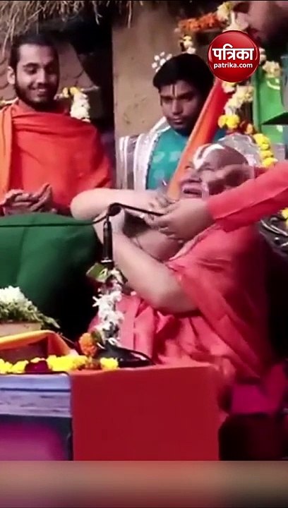 अरुण गोविल से मिलते ही फूट-फूट कर रोने लगे जगद्गुरु रामभद्राचार्य, सीने से लगाकर कही ये बात