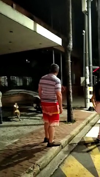 Con baldes y mangueras vecinos controlaron el fuego en la Gobernación cruceña