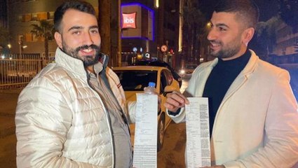 Aracından inip poz verdi! 2023'e eline tutuşturulan aynı saat içerisinde kesilmiş iki ceza kağıdıyla girdi