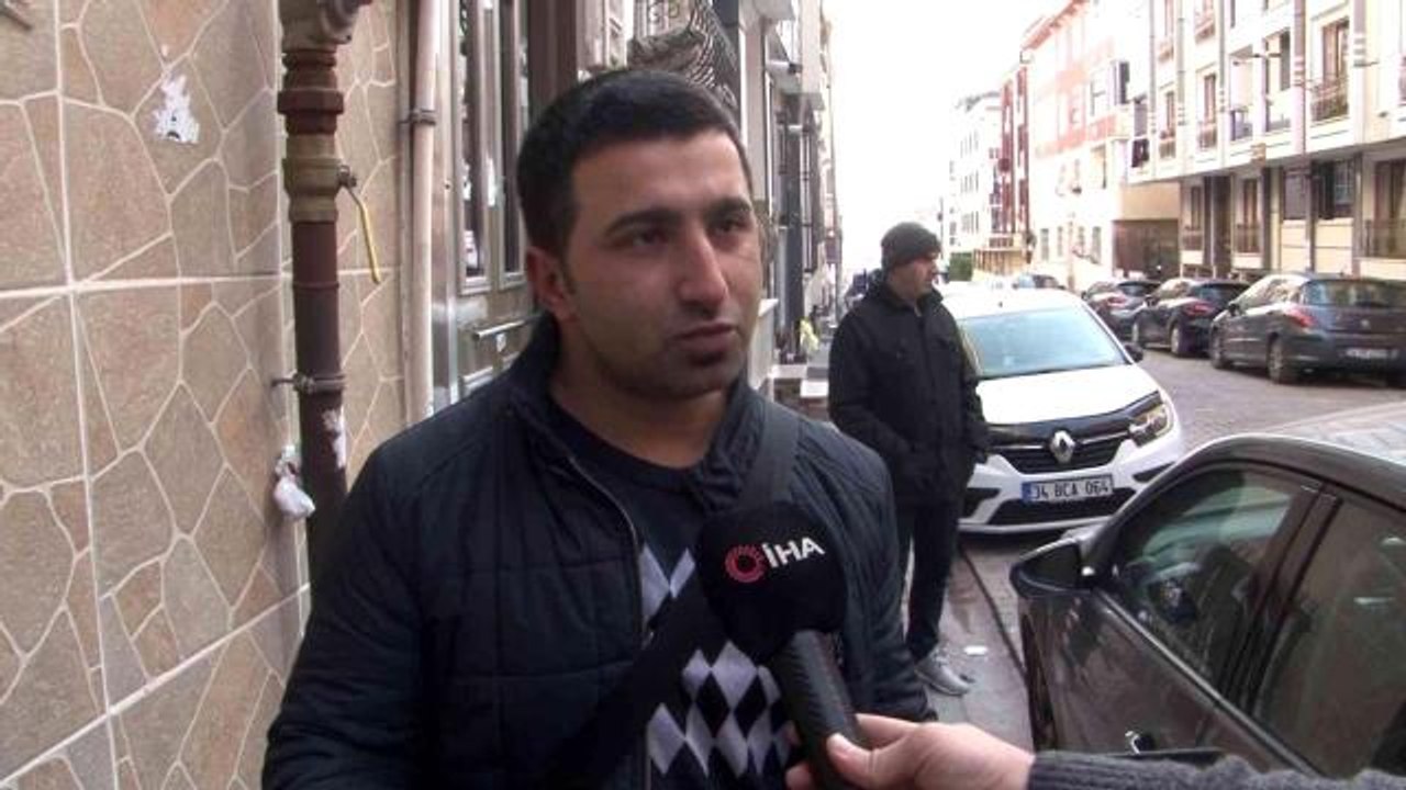 Esenyurt'ta kiracı kadın bıçakla apartmanda dehşet saçtı...O anlar kamerada