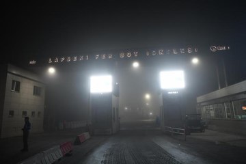 Çanakkale Boğazı sisin etkisini yitirmesiyle transit gemi geçişlerine açıldı