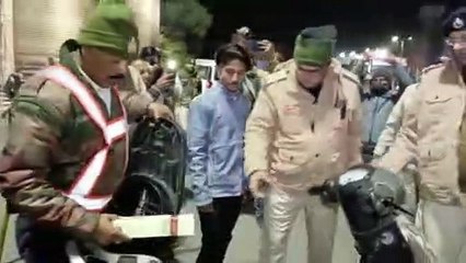 video: नए साल में सड़क पर उतरे एसपी जबलपुर