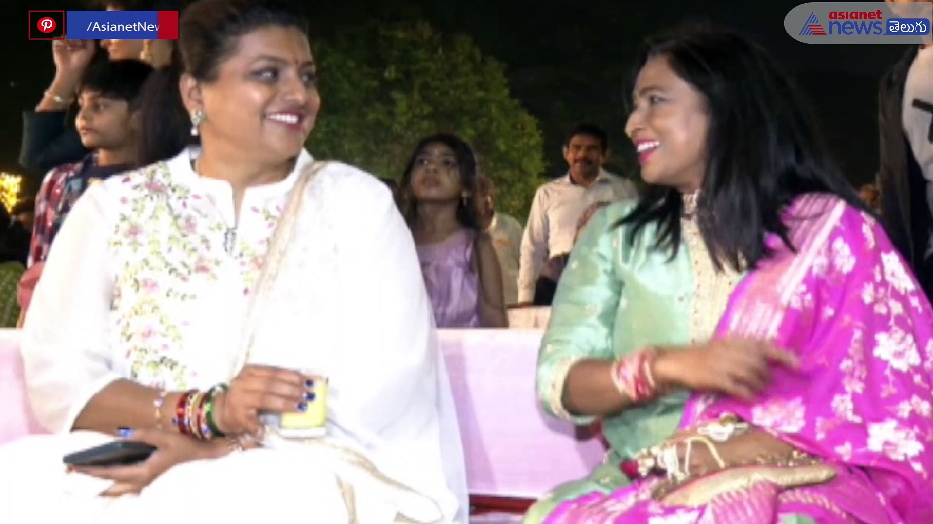 అదిరేటి స్టెప్పులతో కట్టిపడేస్తూ... మంత్రి రోజా న్యూ ఇయర్ సెటబ్రేషన్స్ 