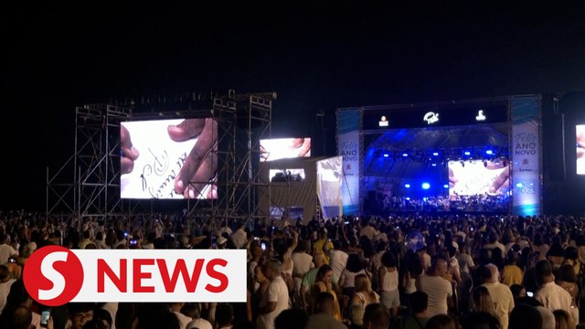 Brazil pays tribute to soccer legend Pele with drone show