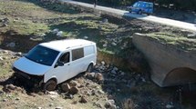 Kilis’te minibüs dereye uçtu: 6 yaralı