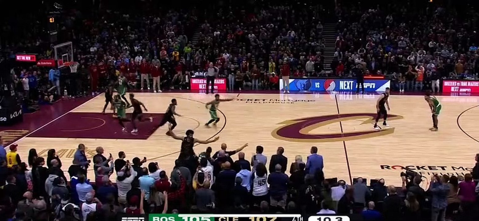 Jayson Tatum is really improved “again” this year. Disgusting dunk!!!