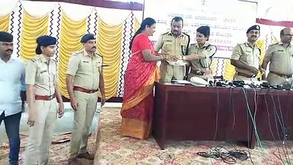 पुलिस ने मालिकों को लौटाए चोरों से बरामद वाहन व गहने