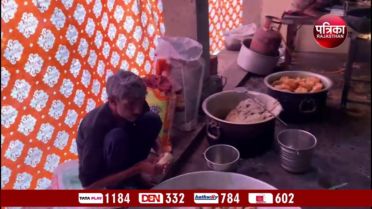 नए साल पर उत्तर भारत की प्रमुख वैष्णव पीठ में प्रसादी पाने उमड़ी भीड़