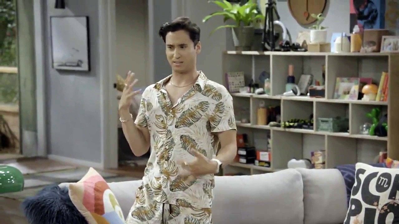 Pretty smart - se1 - ep01 - guess what! claire's sister is coming! hd watch