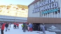 Yeni yılın ilk gününde Palandöken'de yerli ve yabancı turist yoğunluğu