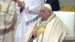 El papa Francisco reza por Benedicto XVI en la misa de Año Nuevo