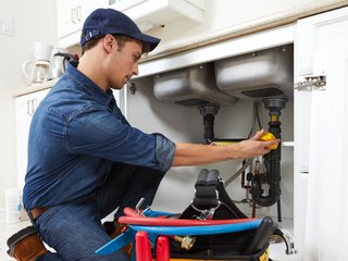 Experte warnt: Handwerker könnten für viele unbezahlbar werden