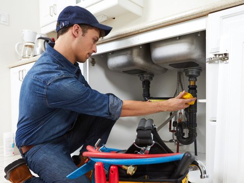 Experte warnt: Handwerker könnten für viele unbezahlbar werden