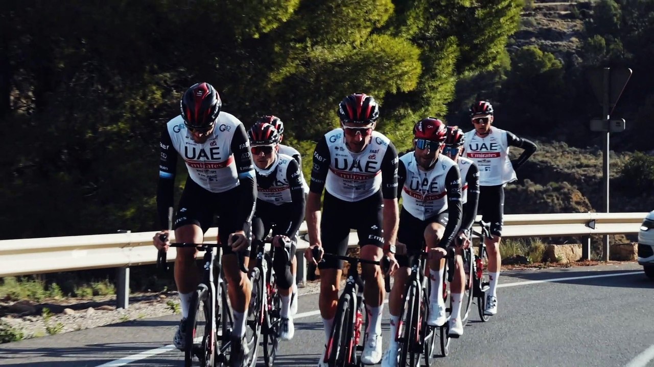 Cyclisme - L'équipe UAE Team Emirates de Tadej Pogacar vers encore une  nouvelle dimension en 2023 ? - Vidéo Dailymotion