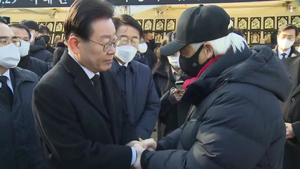 새해 이태원 분향소 찾은 민주 "국조 연장 책임지겠다" / YTN