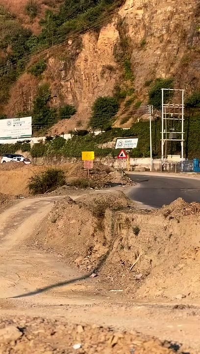 Legender 4x4 Entry Like a King in Building Site #trendingshorts #fortuner #driving #4wd #legender