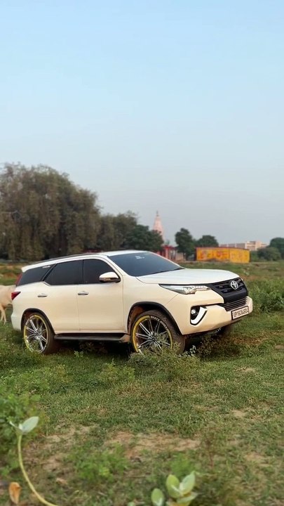 Modified Fortuner 4x4 Crossing Stiffed Field #trendingshorts #fortuner #modified #4wd #stunt