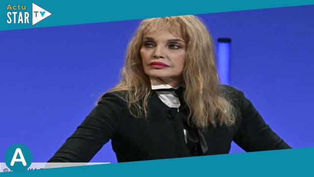 Arielle Dombasle souhaite ses voeux de manière très surprenante