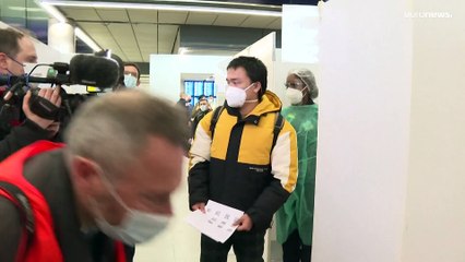 Primeros controles sanitarios a pasajeros procedentes de China