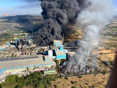 Hindistan'da kimya fabrikasında patlama sonrası yangın: 2 ölü, 14 yaralı