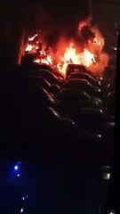 Auto in fiamme dopo i botti di Capodanno a Roma: il rogo a Torre Spaccata